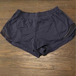 Lululemon Hotty Hot Low Rise Shorts 2.5” / Size 10 / EUC